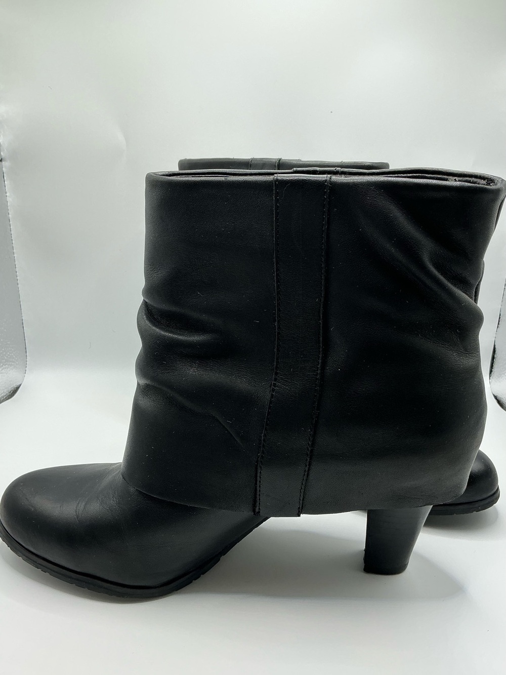 BCBG Paris Cinelia Black Leather Fold Over Cuff Ankle Boots Woman Size 7.5 - Picture 2 of 6